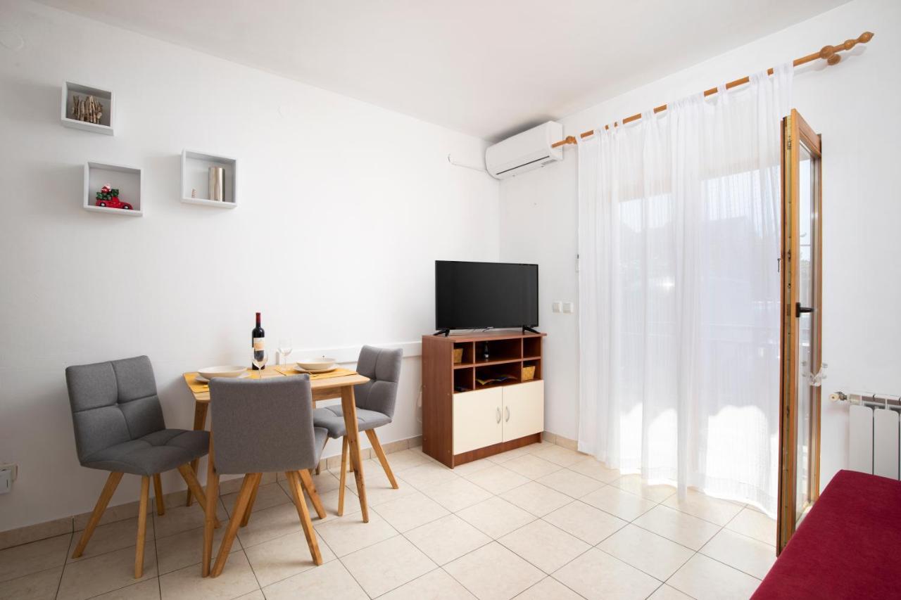 Sunny Apartment Valbandon Fažana Exterior foto