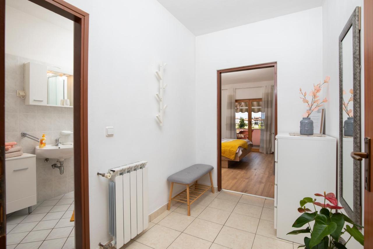 Sunny Apartment Valbandon Fažana Exterior foto