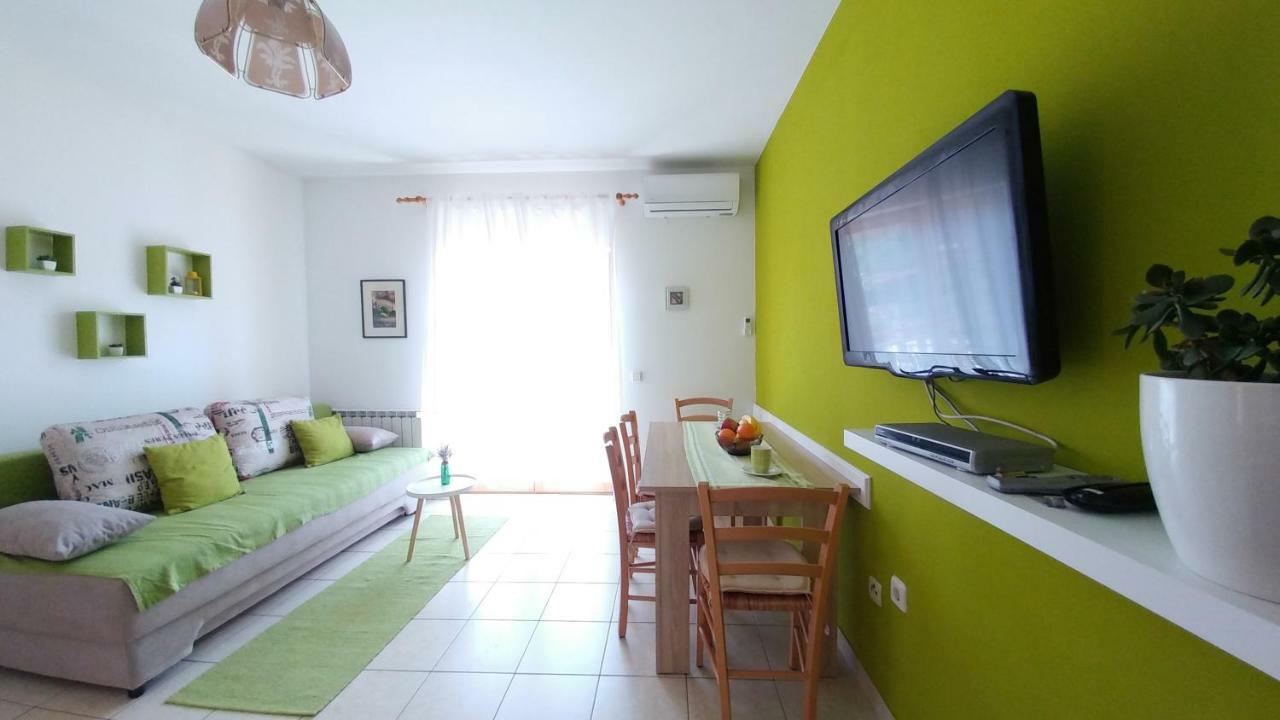 Sunny Apartment Valbandon Fažana Exterior foto