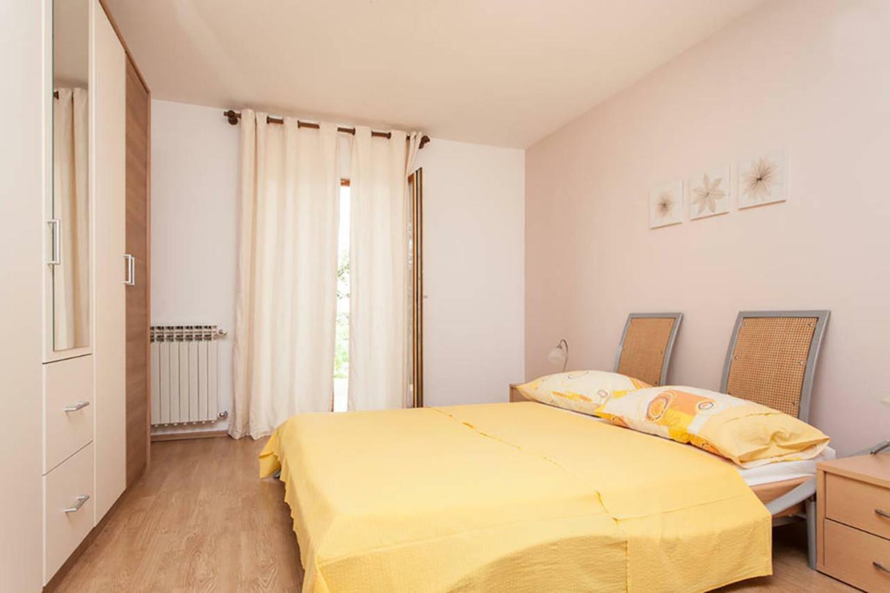 Sunny Apartment Valbandon Fažana Exterior foto